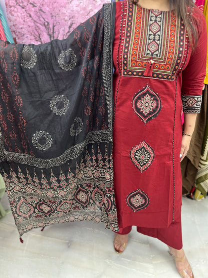 The Dhaani Kutch Embroidered Dupatta Set