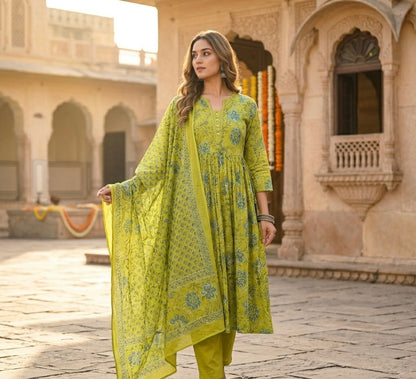 The Ira Vintage Dupatta Set