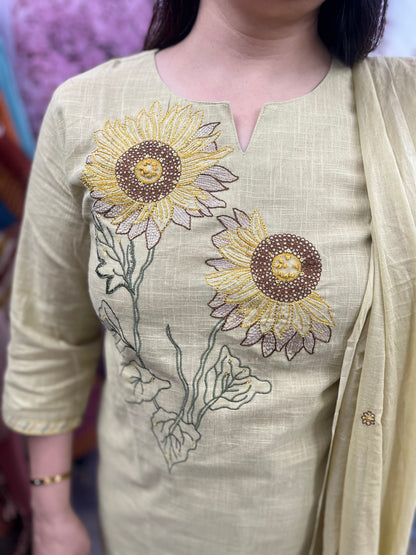 The Surajmukhi Thread Embroidered Dupatta Set