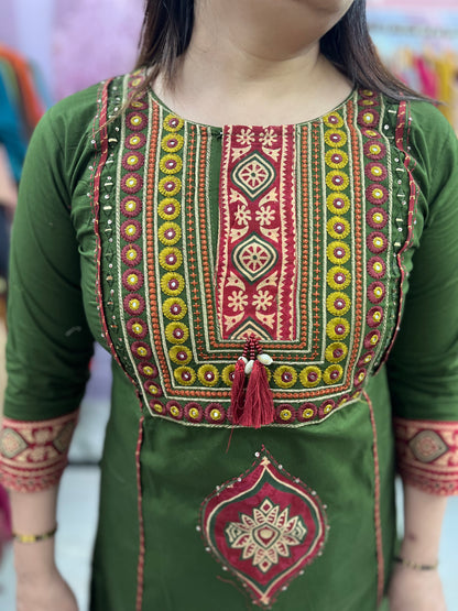 The Dhaani Kutch Embroidered Dupatta Set