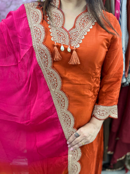 The Khazaana Crepe Kurti Set With Organza Ombre Dupatta