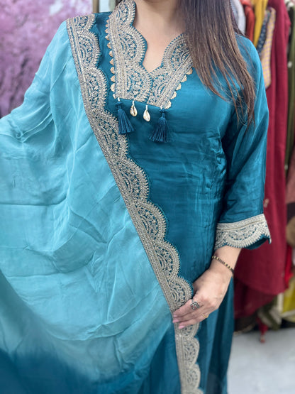 The Khazaana Crepe Kurti Set With Organza Ombre Dupatta