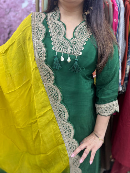 The Khazaana Crepe Kurti Set With Organza Ombre Dupatta