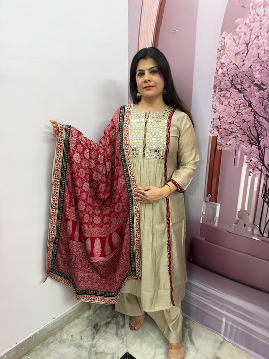 The Sculpture Dupatta Set With Mirrorwork